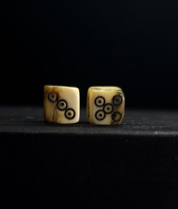 Ivory dice beads 10mm